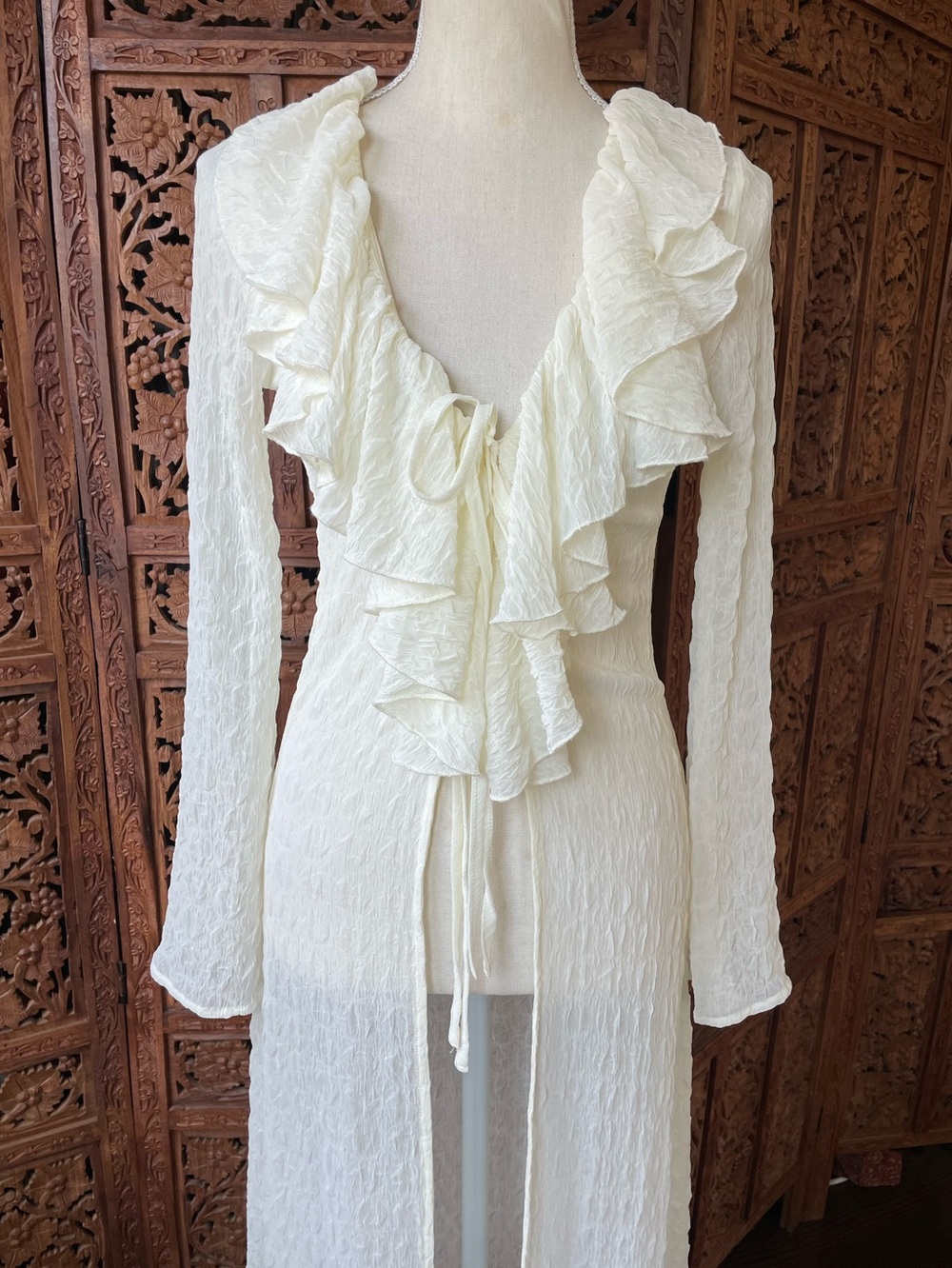 Hesperus White Textured Ruffle Duster - Picture 4 of 10
